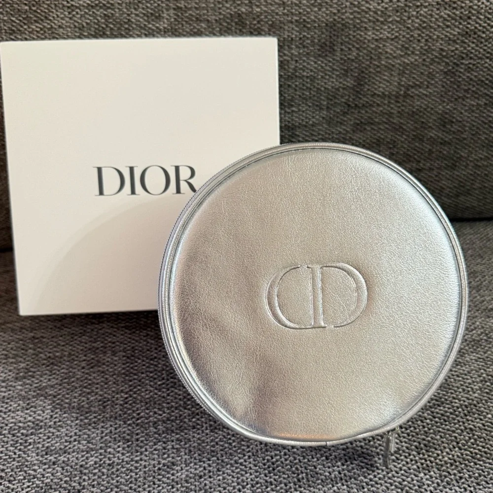 Dior Silver Round Pouch Vanity New Authentic - Picture 4 of 17